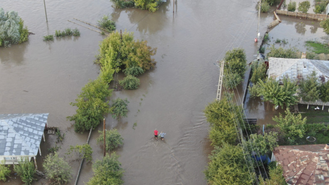 Inundatii devastatoare in judetul Galati: patru morti si mii de gospodarii afectate