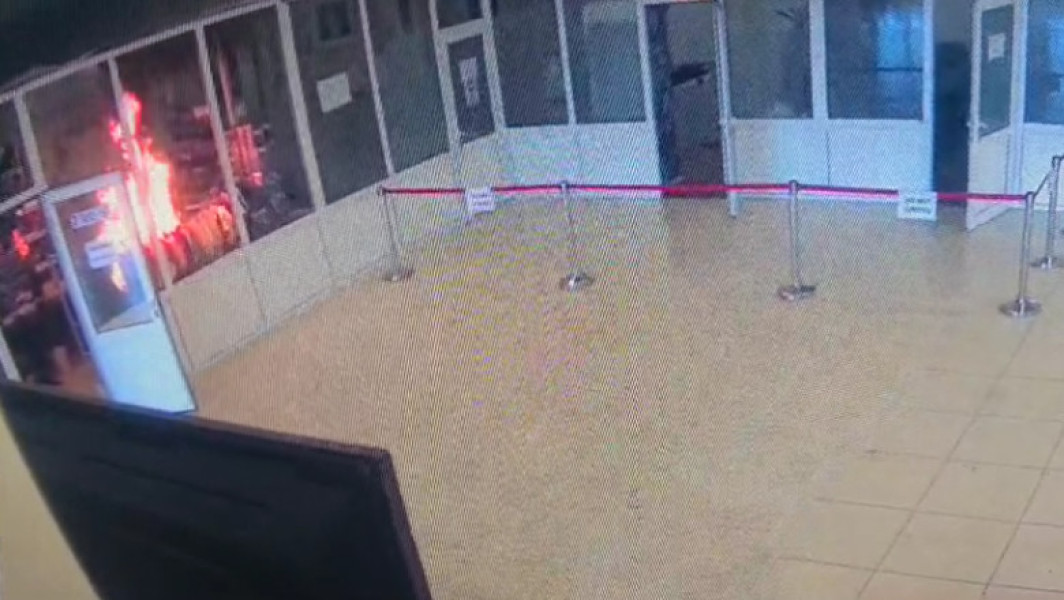 Incendiu provocat de un bărbat în Palatul Parlamentului