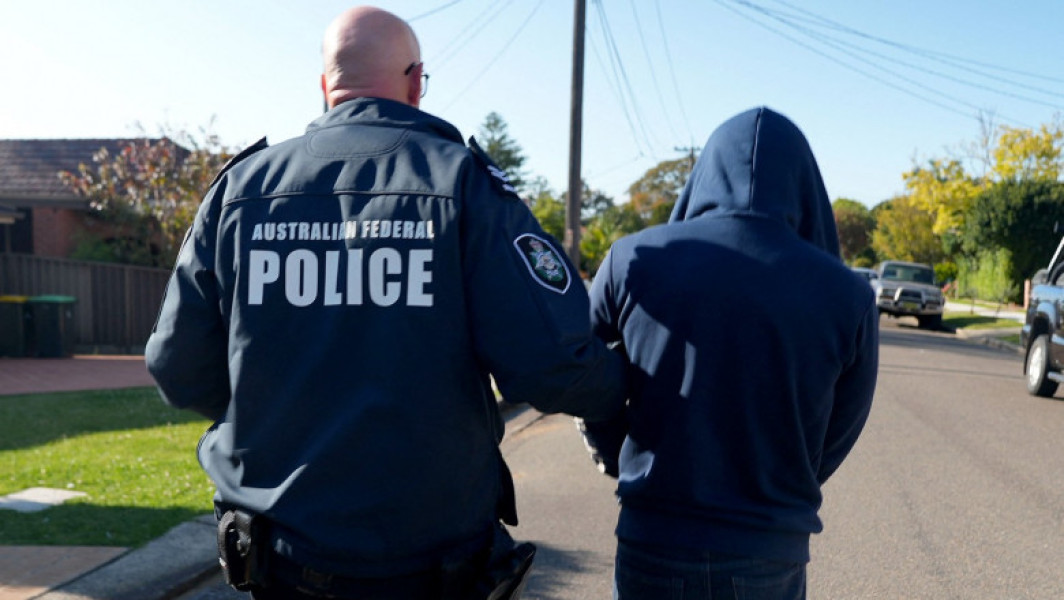 Poliția australiană îl arestează pe creatorul aplicației Ghost, utilizată de rețele infracționale