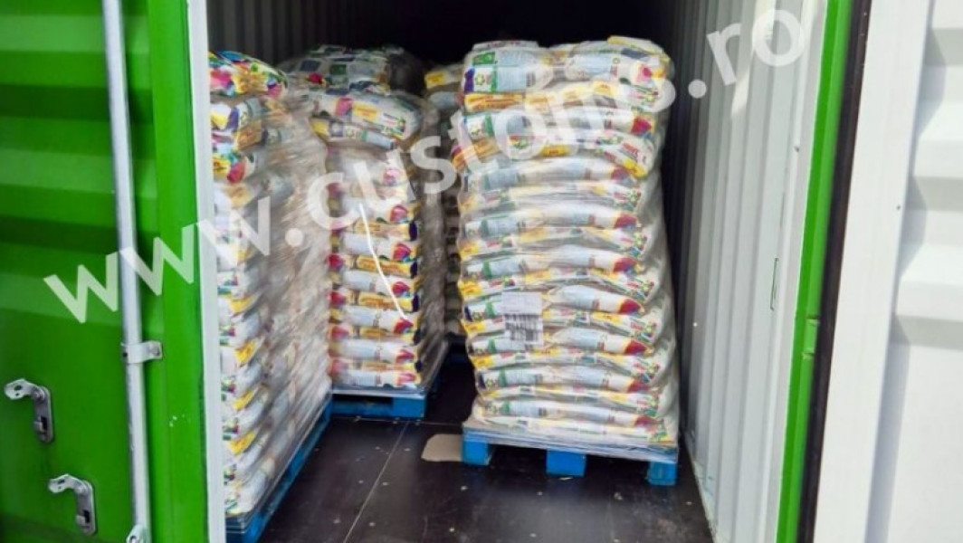 Inspectorii vamali din Constanța rețin 77 de tone de detergent contrafăcut