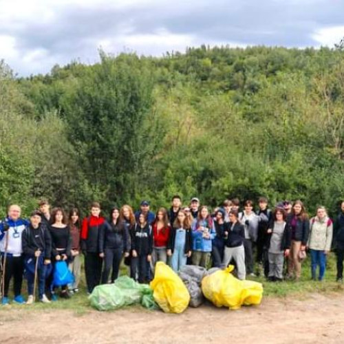 Elevii din Cluj-Napoca ecologizează Via Transilvanica