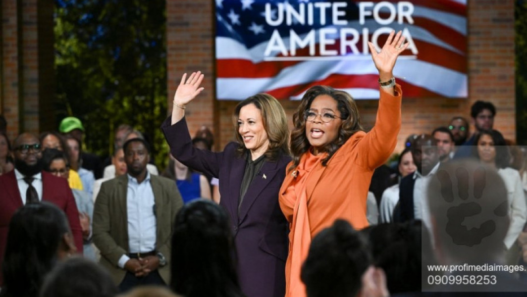 Kamala Harris intervievată de Oprah Winfrey la un eveniment de campanie