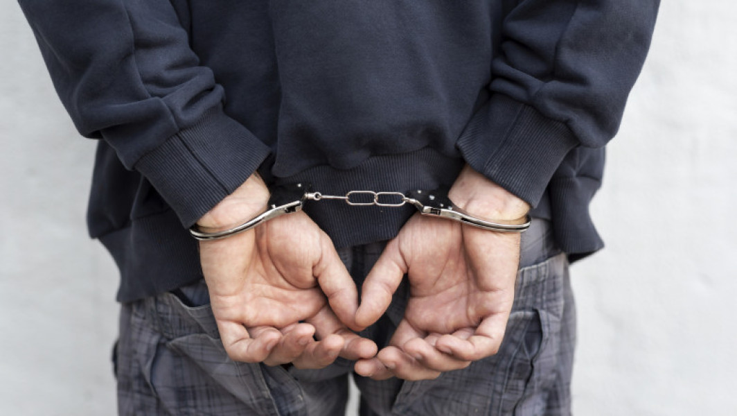 Adolescenți implicați într-un caz de violență în liceu, unul arestat preventiv