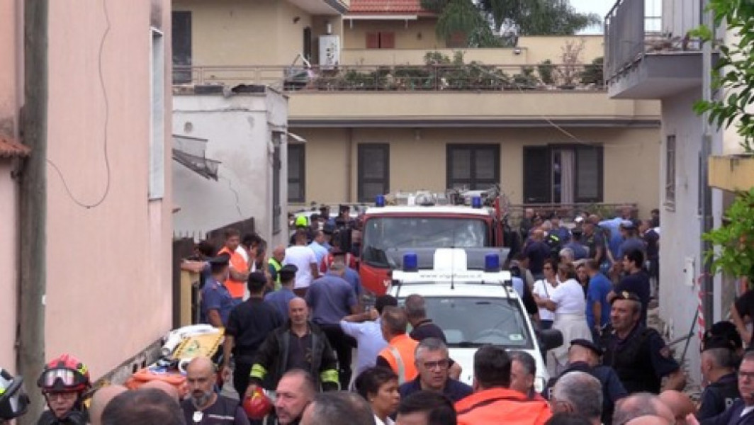 Tragicul accident de la Saviano: doi copii și tatăl lor, victimă a prăbușirii unei clădiri