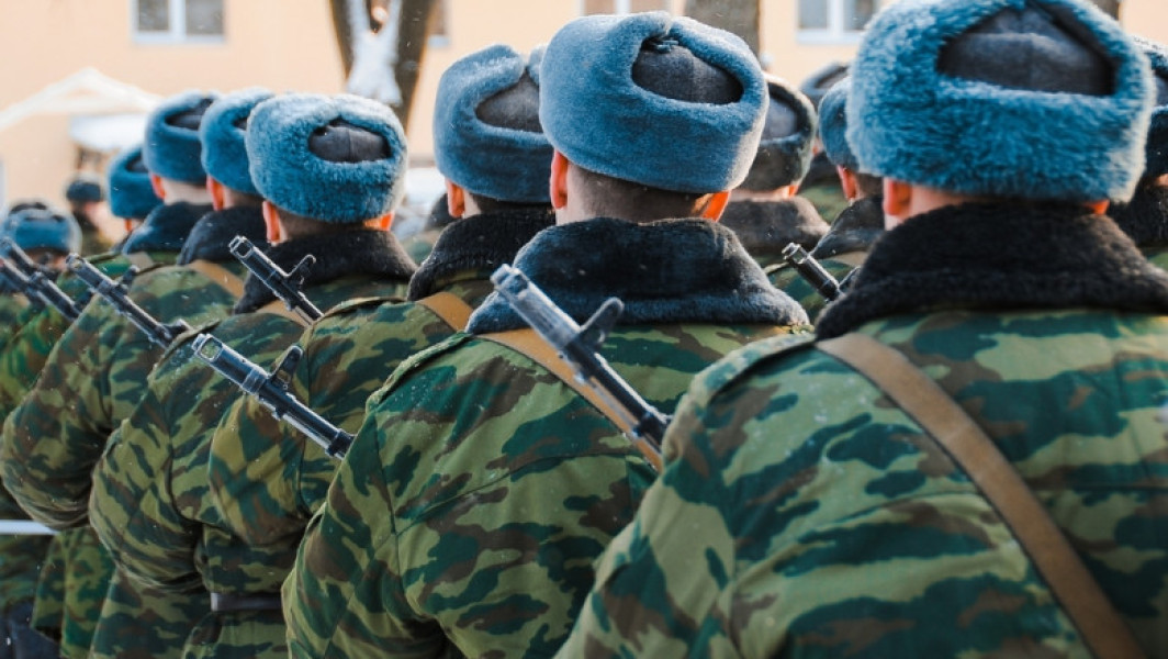 Duma de Stat din Rusia permite angajarea persoanelor cu probleme legale în armată