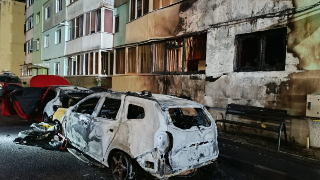 Trei vehicule distruse într-un incendiu provocat intenționat în Codlea