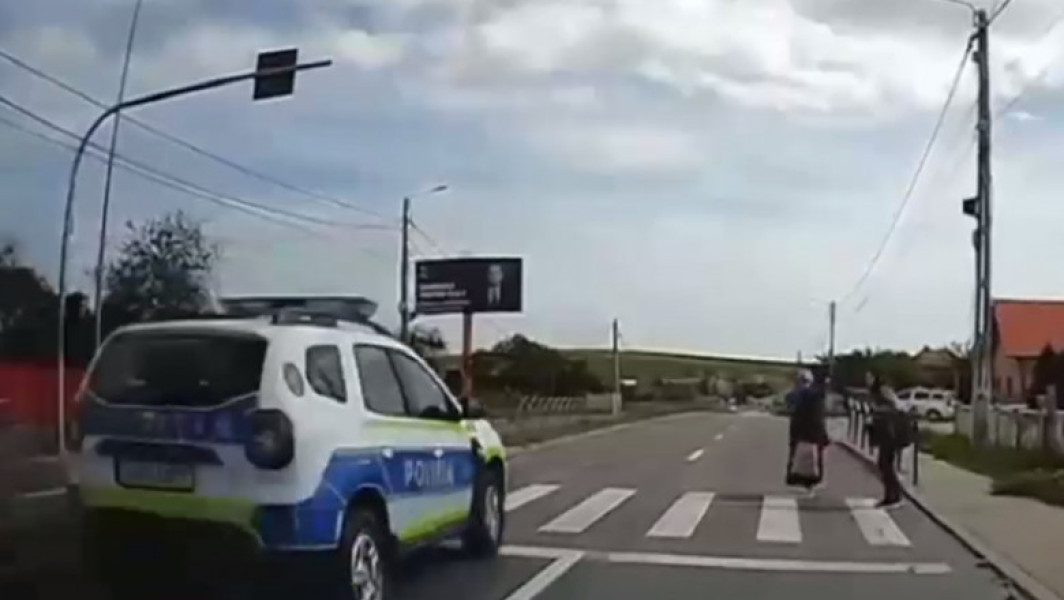 Mașină de poliție fără semnale, aproape de o tragedie pe DN1 Cluj-Turda