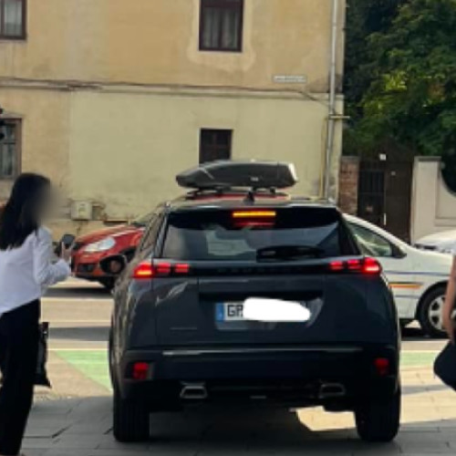 Șofer negruște în Cluj-Napoca: Încălcarea regulilor de circulație pe trotuar