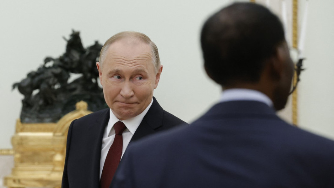 Vladimir Putin avertizează că Rusia ar putea folosi arme nucleare dacă Ucraina atacă pe teritoriul său