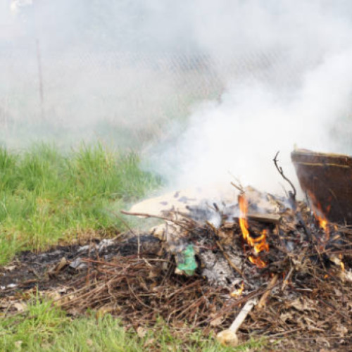 Miros toxic de deșeuri arse deranjează locuitorii din Gheorgheni