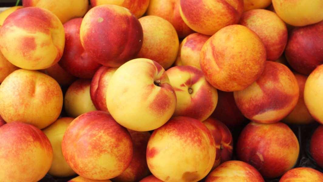 Nectarine din Turcia retrase de la vânzare din cauza pesticidelor excesive