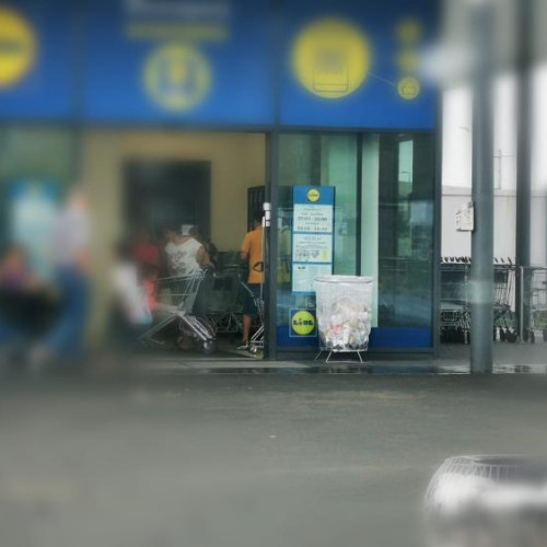 Clujean semnalează problemele cersetoriei la Lidl Apahida