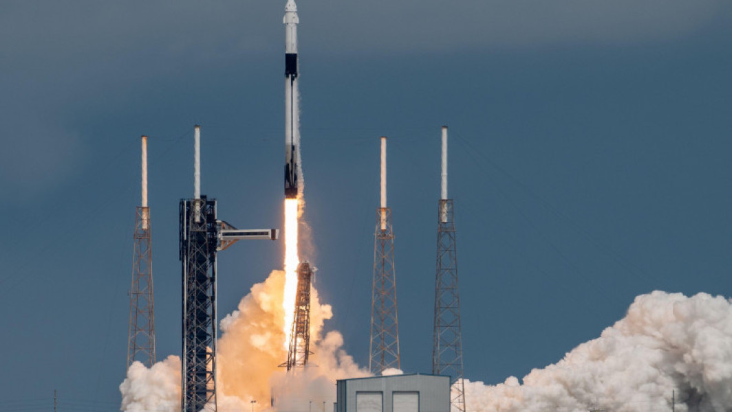 Capsula Dragon a SpaceX a decolat pentru a-i aduce acasă pe astronauții blocați pe ISS