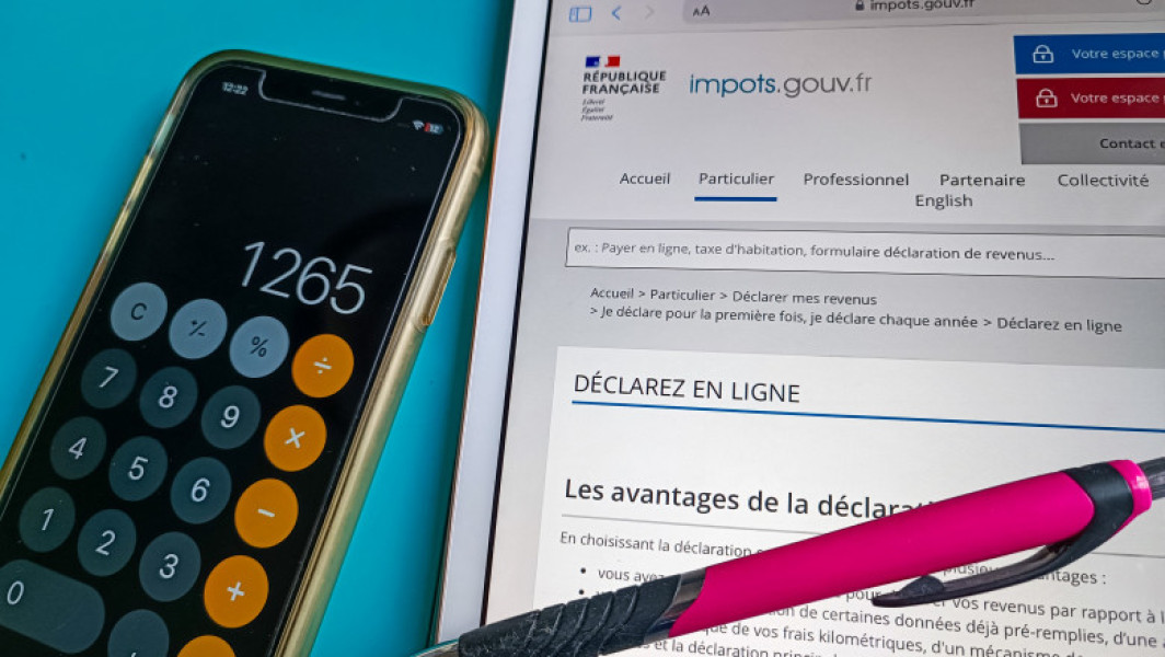 Guvernul francez ia în calcul noi impozite pentru reducerea deficitului bugetar