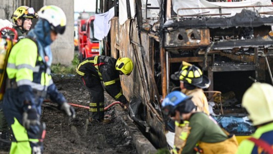 Accident tragic în apropiere de Bangkok: un autobuz cu elevi s-a răsturnat și a luat foc