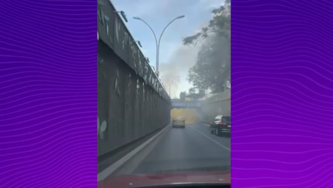 Incendiu la o mașină în centrul Capitalei, trafic afectat