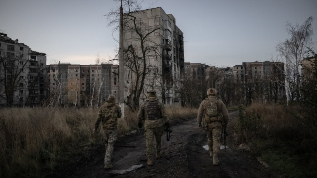 Tensiuni crescute pe frontul din Donetk: trupele ruse avansează rapid, Ucraina se retrage