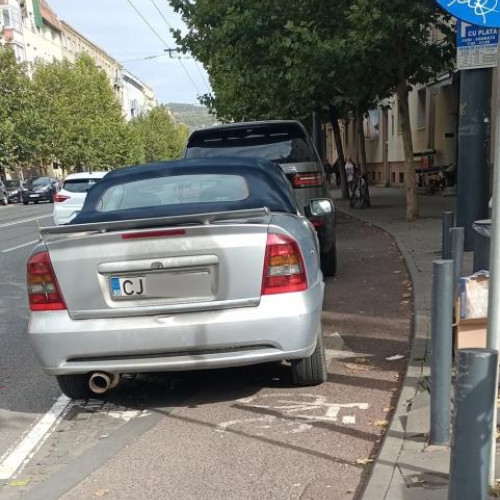 Problemele locurilor de parcare în Cluj-Napoca continuă să afecteze bicicliștii