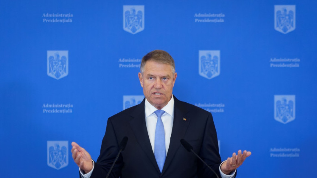 Klaus Iohannis decorează licee din Sibiu, inclusiv cel unde a predat timp de 27 de ani