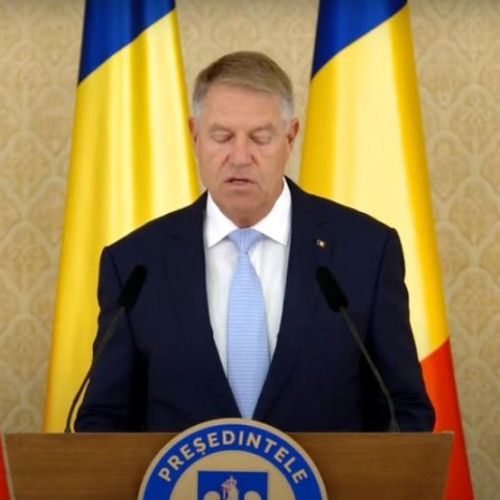 Klaus Iohannis decorează unități de învățământ de Ziua Educației