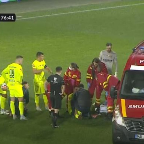 Incident pe terenul de fotbal: jucătorul Todorovski suferă o lovitură în meciul CFR Cluj - Poli Iași