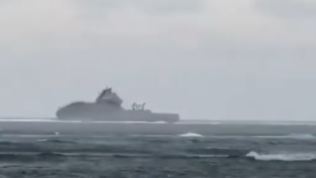 Nava Marinei Regale a Noii Zeelande s-a răsturnat în apropierea insulei Samoa