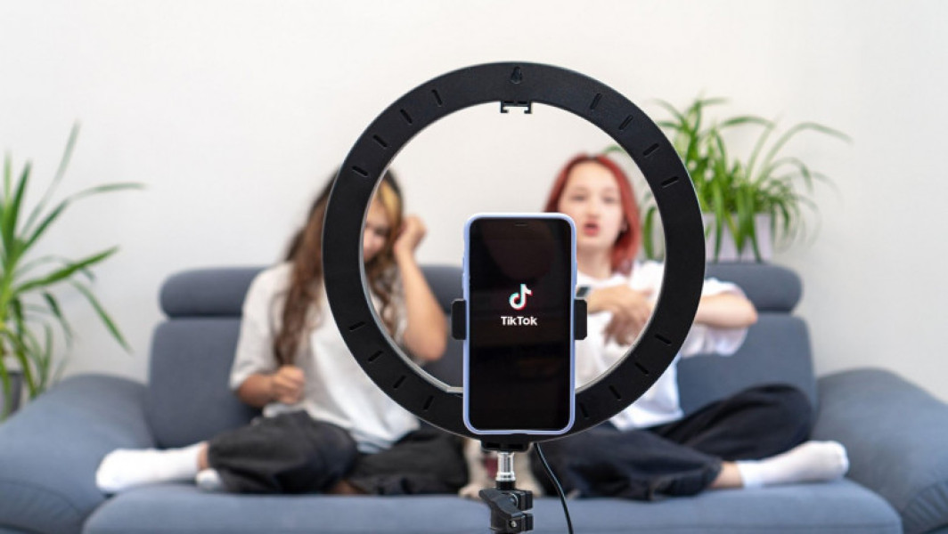 TikTok dat în judecată de 13 state americane și Districtul Columbia
