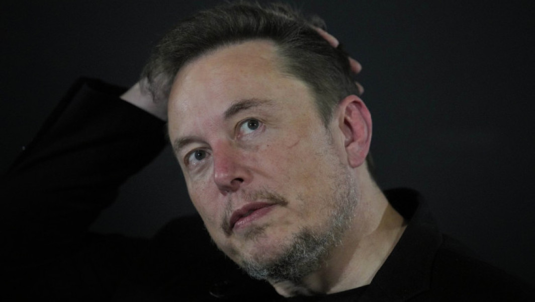 Elon Musk și umorul controversat despre Kamala Harris, în interviul cu Tucker Carlson