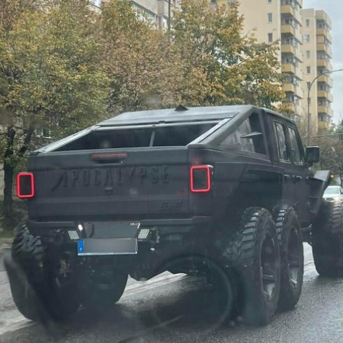 O maşină Juggernaut 6x6 a fost observată pe străzile din Cluj-Napoca