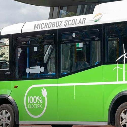 Cluj: Contract pentru achiziția a 34 de microbuze electrice pentru elevi