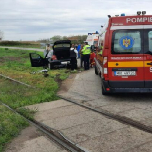 Accident grav la Pasajul Mintiu Gherlii: autoturism lovit de tren