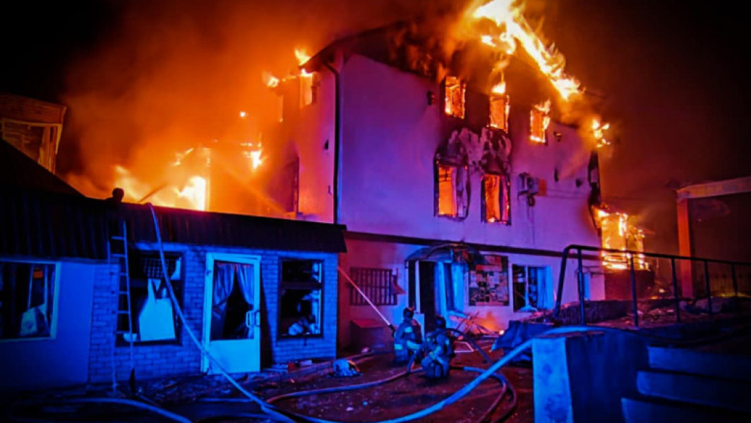 Bombardamentele rusești ucid o femeie și rănesc 16 oameni în Mykolaiv