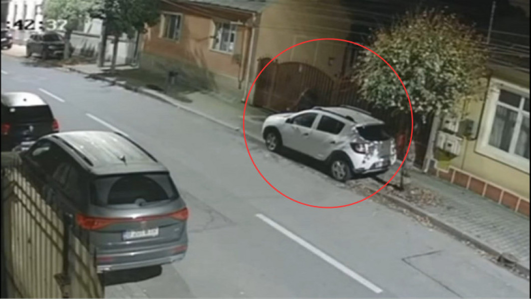 Vandalizare de autoturisme pe o stradă din Dej