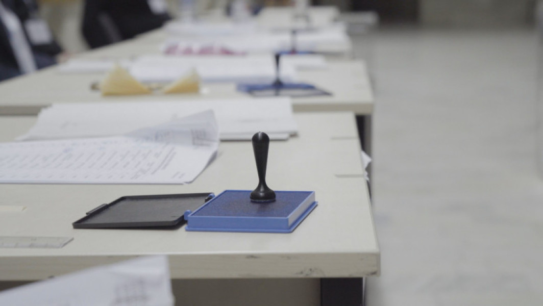 Tragerea la sorți a ordinii candidaților pentru alegerile parlamentare din 1 decembrie