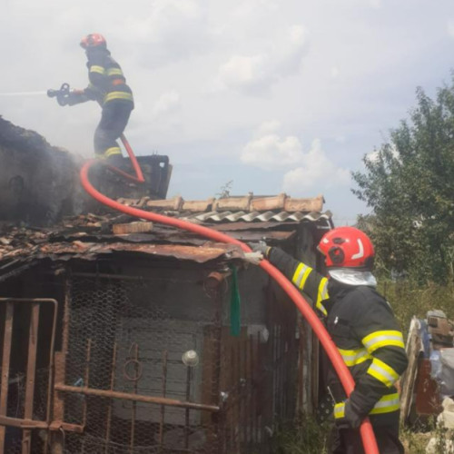 Incendiu la o bucătărie de vară în comuna Cămărașu