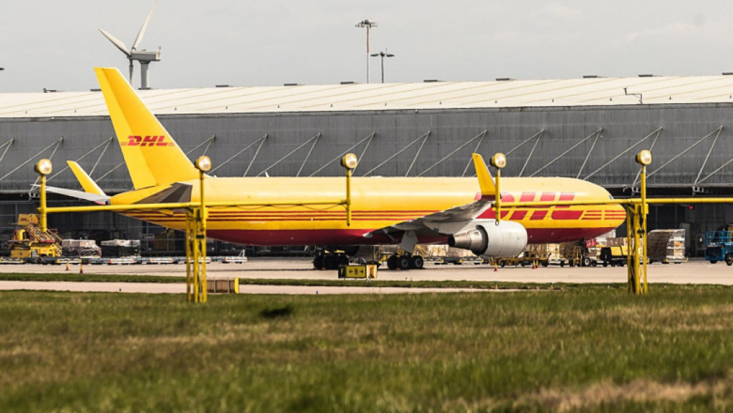 Poliția britanică investighează un incident de incendiu la un depozit DHL din Birmingham