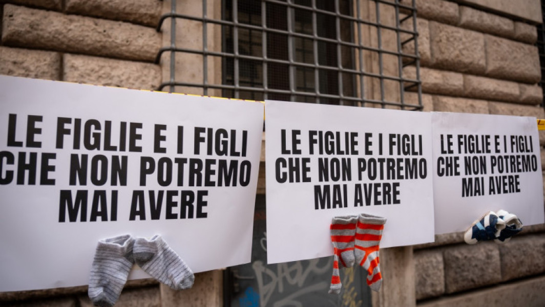 Italia interzice maternitatea surogat pentru cetățeni, cu pedepse severe