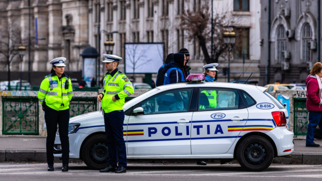 Tânără din București, cercetată penal pentru furtul unei imprimante de la polițiști
