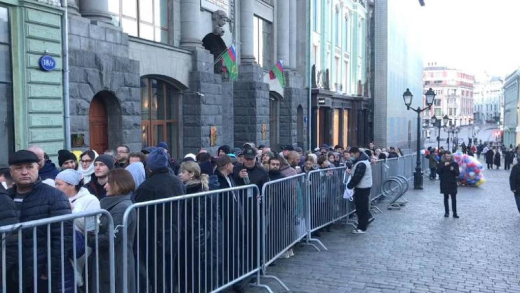Cozi mari la Ambasada Chișinăului din Moscova pentru votul prezidențial