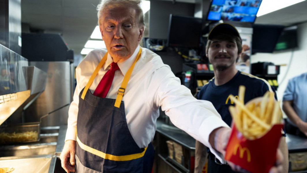 Donald Trump pregătește cartofi prăjiți la McDonald's în Pennsylvania