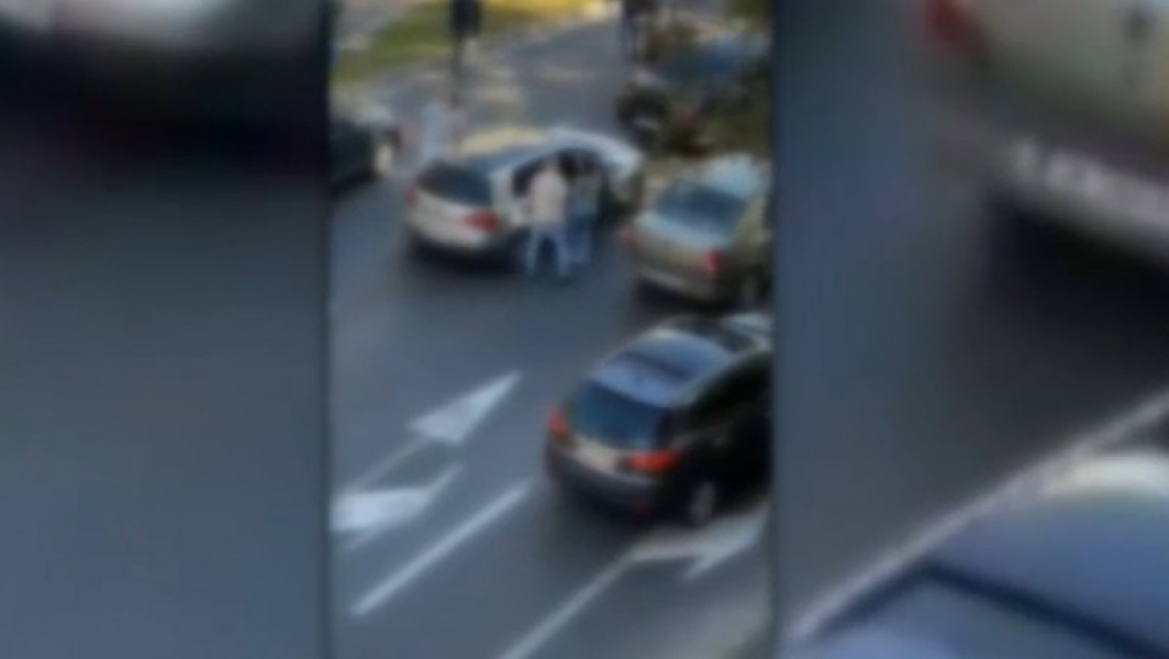 Tinerii se bat în stradă la Giroc, după o sicanare în trafic