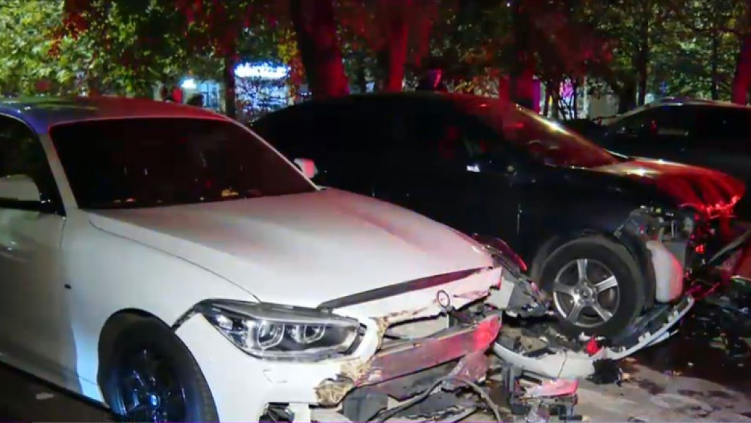 Accident grav în Capitală: 14 mașini avariate pe Șoseaua Mihai Bravu