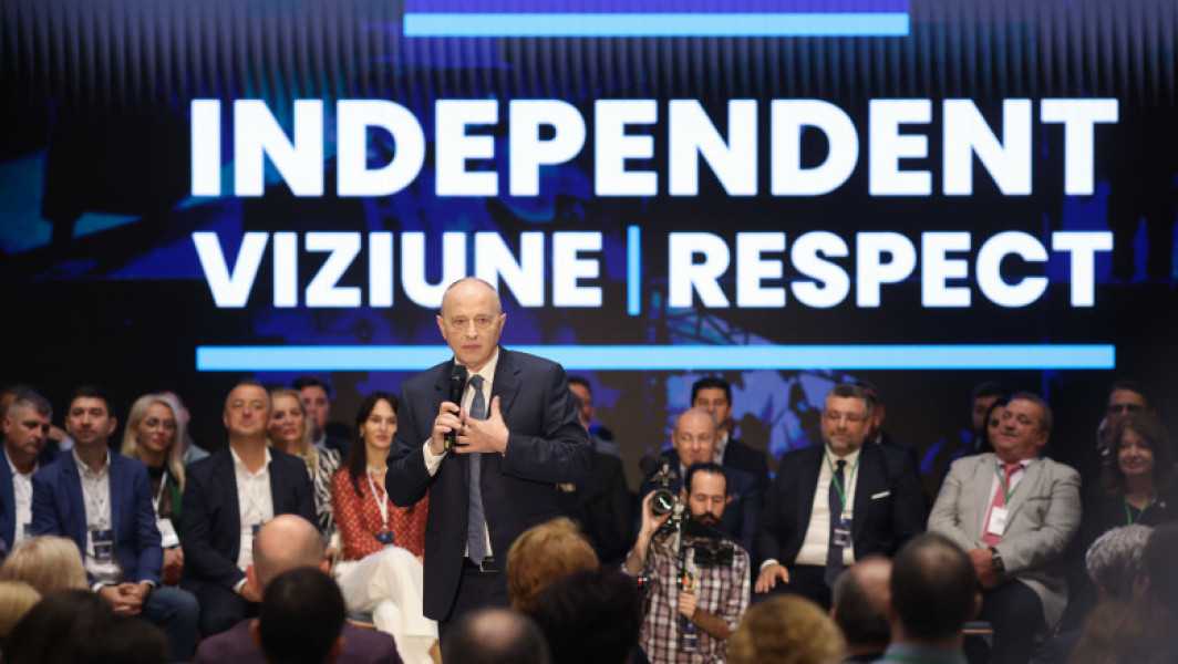 Mircea Geoana se sfătuiește cu Ana-Maria Catauta și Felix Rache în campania prezidențială