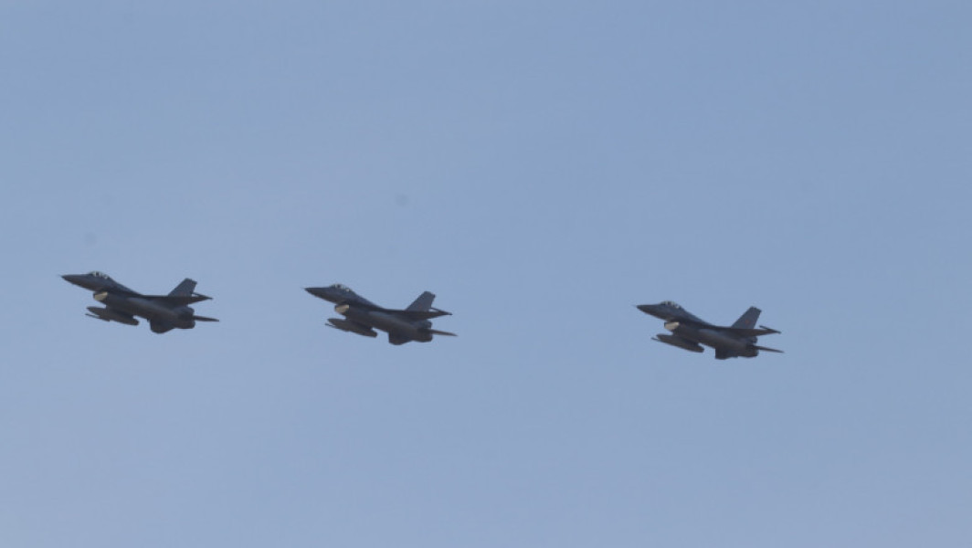 Trei aeronave F-16 Fighting Falcon au sosit în România