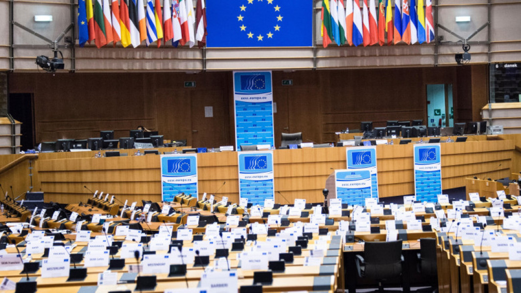 Peste 60 de europarlamentari cer renunțarea la ora de vară