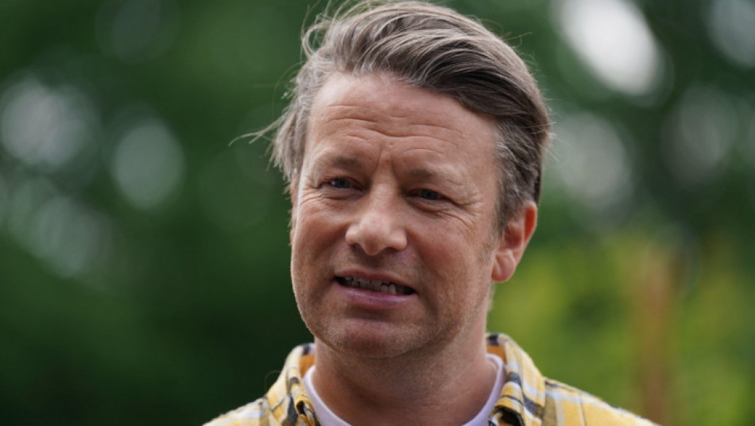 Jamie Oliver cere ajutorul publicului în prinderea escrocilor care au furat brânză cheddar