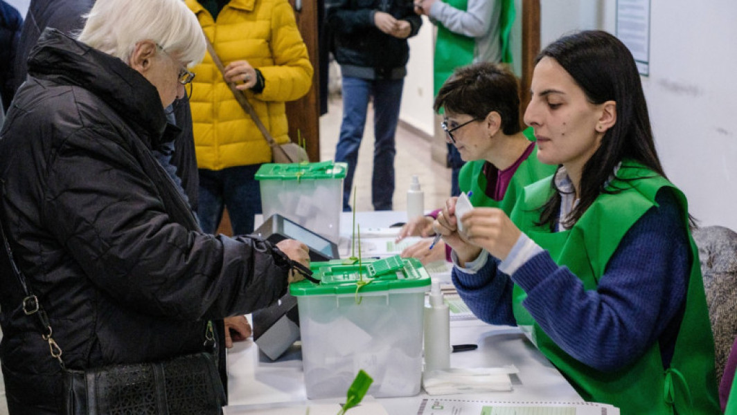 Partidul de guvernământ și opoziția din Georgia revendică victoria în alegerile parlamentare