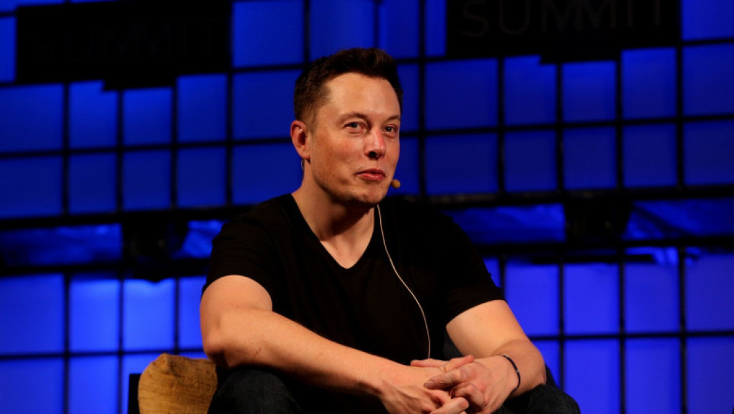 Elon Musk a lucrat ilegal în SUA după abandonarea studiilor