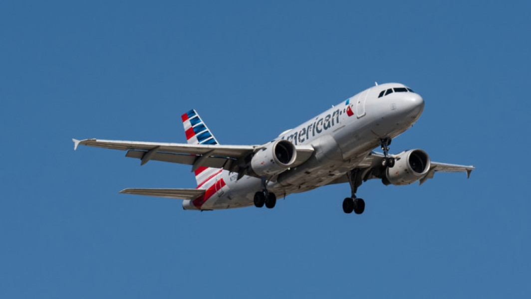 American Airlines testează o tehnologie nouă pentru a reduce sarirea peste rând la îmbarcare