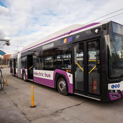 Autobuzele electrice articulate ajung la București pentru ajustări